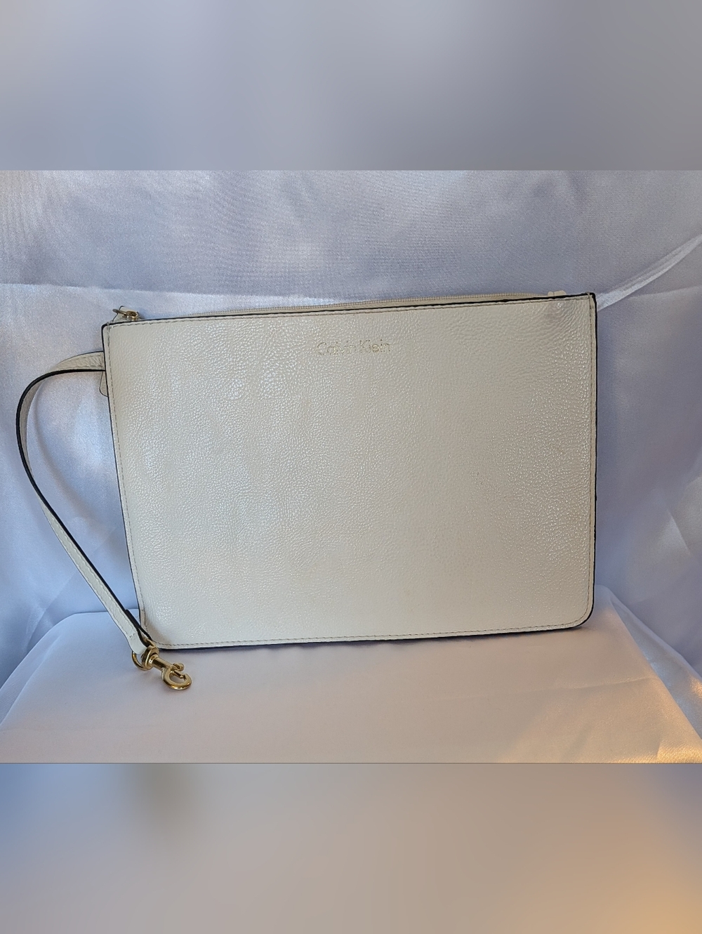 Calvin Klein White Pebbled Leather Wristlet Clutch EUC